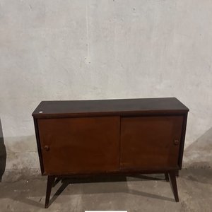 Mueble de Madera con Puertas Corredizas Estilo Mid-Century - imagen 3
