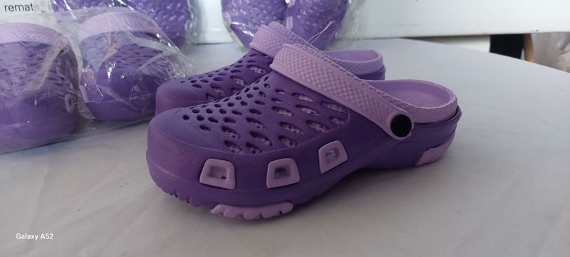 Zapatillas de Crocs en excelente condición - imagen 4