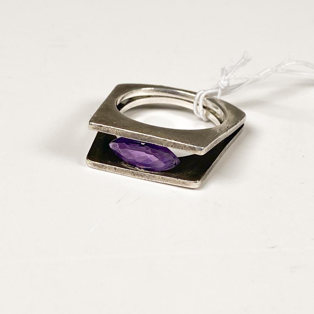 Anillo de Plata con Piedra Morada Talla 16 mm
