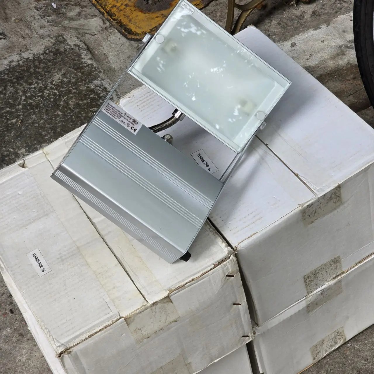 Lote siguiente: Lote #72 Caja con 5 Spot para riel 70w - Accesorios para Vehículos