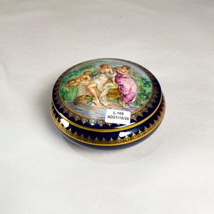 Lote siguiente: Alhajero Limoges Azul Cobalto Porcelana Francesa con Detalles Dorados y Escena Mitológica