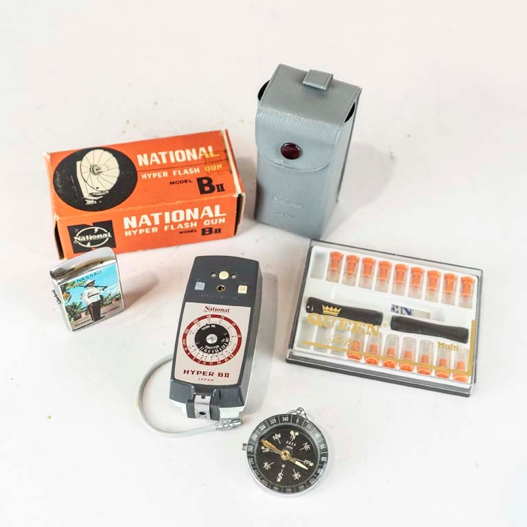 Lote anterior: Lámpara de emergencia, encendedor y reloj - Accesorios