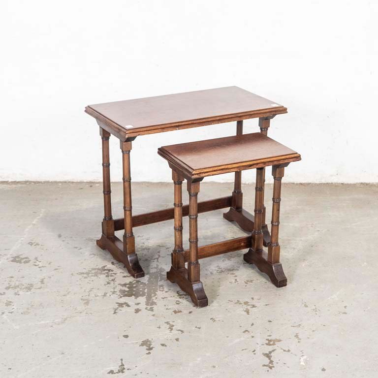 Lote anterior: Mesa nido doble en madera con detalles en el lustre