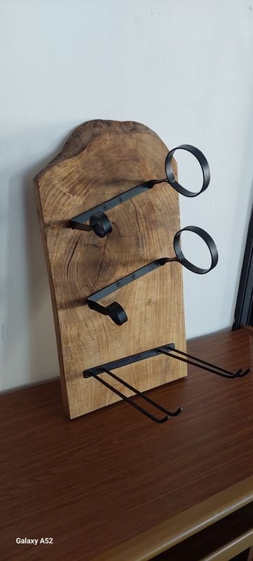 Lote siguiente: Estante para vinos y copas en madera y hierro