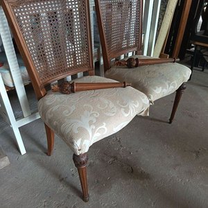 Par de Sillas Estilo Inglés con Respaldo de Caño y Asiento Estampado - imagen 2