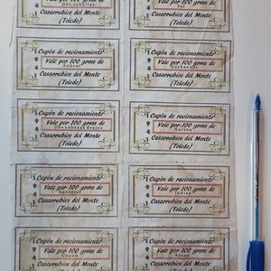 Hoja con 10 Cupones de Racionamiento Antiguos Casarrubios del Monte y Dibujo División Azul - imagen 2