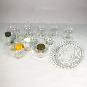 Lote siguiente: Lote de Cristalería y Vajilla de Vidrio: Copas, Plato Ovalado, Vinagrera, Aceitera y Compoteras