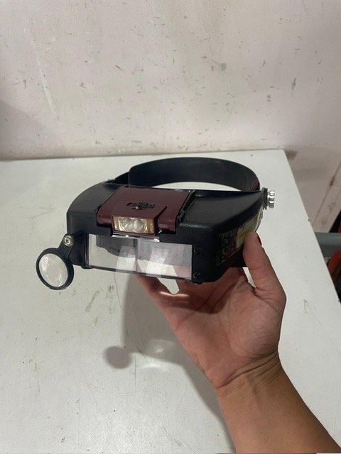 Lote siguiente: Lupa de cabeza con vincha