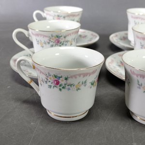 Juego de 6 Tacitas y 4 Platitos de Porcelana China con Flores - imagen 3