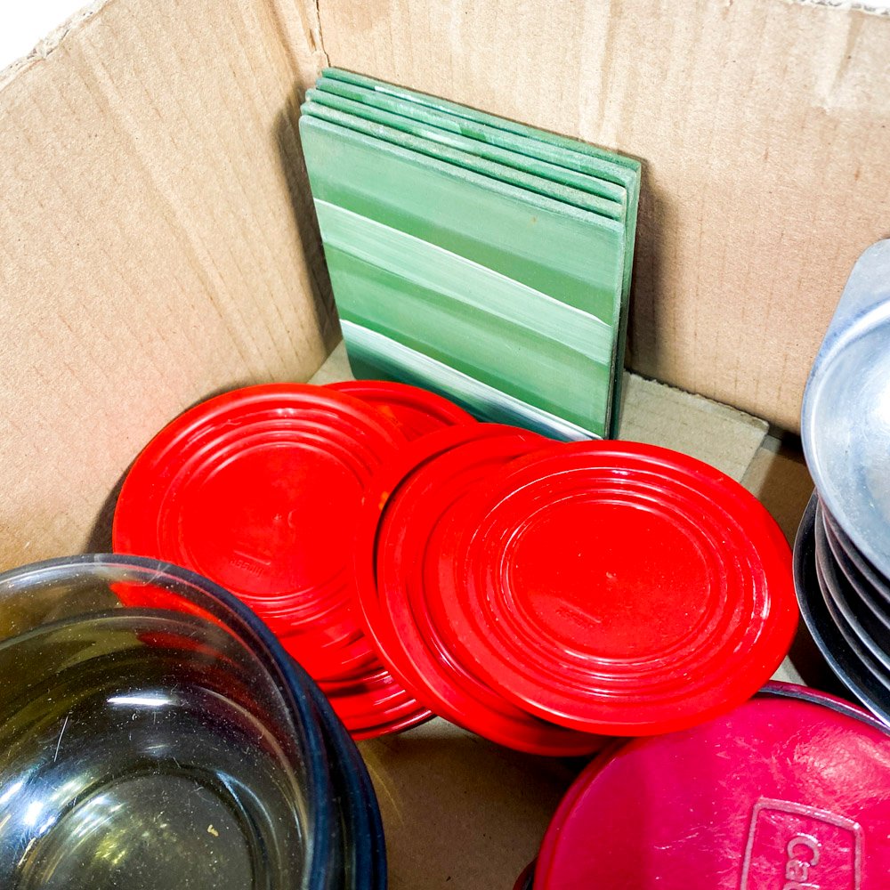 Lote de recipientes metálicos y accesorios para mesa - imagen 3