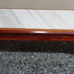 Mesa de Living Rectangular con Tapa de Mármol y Estructura de Madera - imagen 1