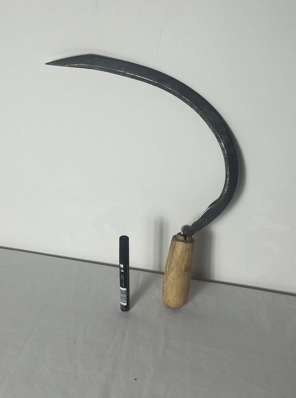 Hoz Antigua con Mango de Madera - imagen 1