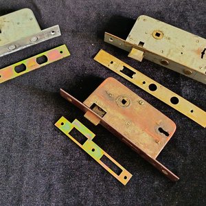 Lote de 3 Cerraduras y Accesorios, Varias Medidas - imagen 2