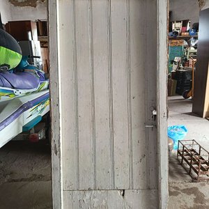 Puerta de Madera Antigua con Marco y Cerradura - imagen 1