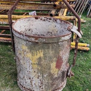 Lote anterior: Tacho de Obra Metálico Mediano con Asa