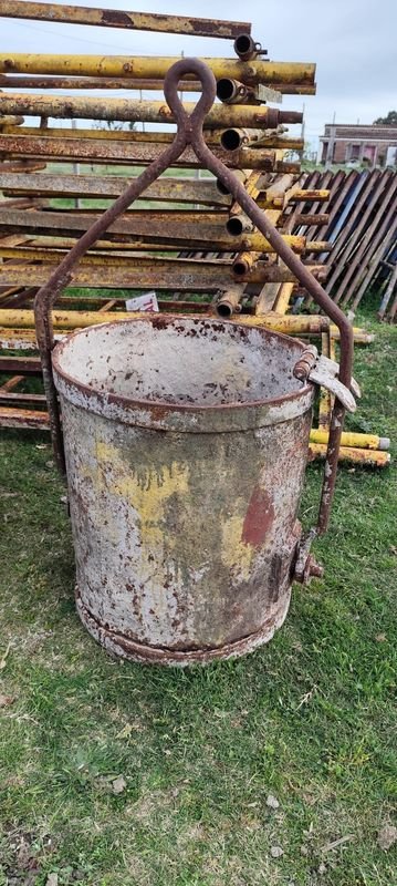 Tacho de Obra Metálico Mediano con Asa