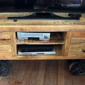 Rack Estilo Industrial Rústico en Madera Maciza de Mango con Ruedas de Hierro - imagen 2