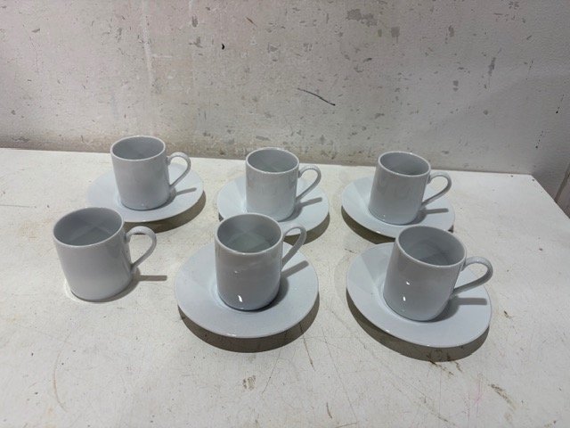 Juego de 6 Tazas de Café con Platos Blancos