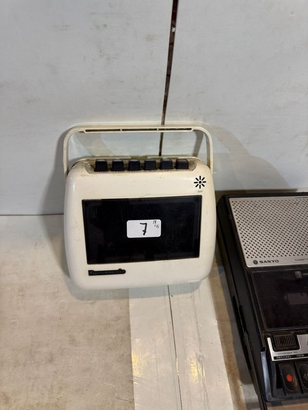 Reproductores de cassette vintage Panasonic y Sanyo - imagen 1