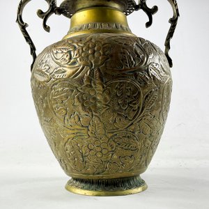 Jarrón de Metal Labrado con Asas y Detalles Florales - 35 cm - imagen 4