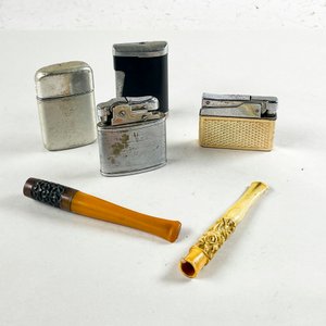 Lote siguiente: Seis Piezas: Encendedores y Boquillas para Cigarrillos Vintage