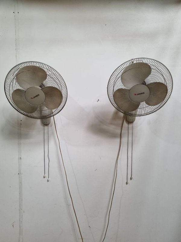 Juego de 2 Ventiladores de Pared James con Rejilla Protectora