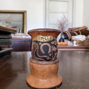 Lote anterior: Mate y Posa Mate de Madera con Motivos Criollos y Gauchos