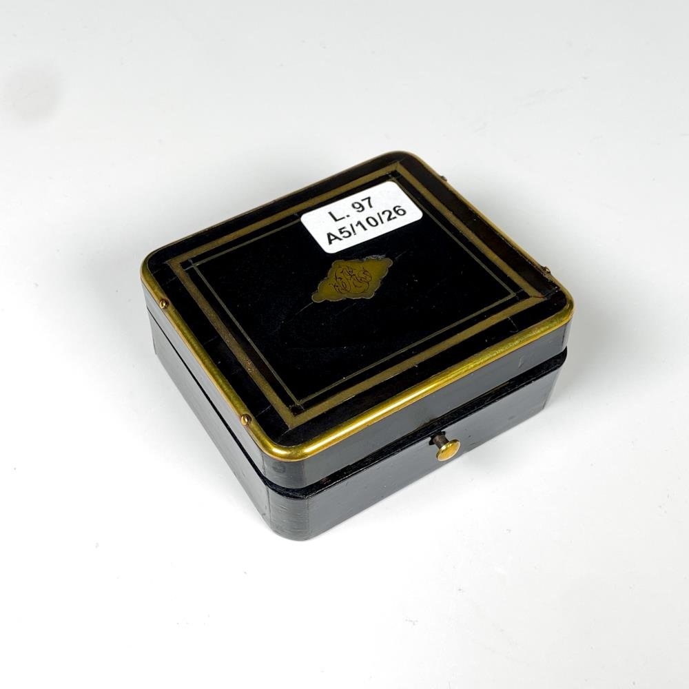 Caja en madera y bronce, para sellos 8 x 7 cm