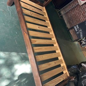 Cama de Una Plaza en Madera Oscura con Cabecera y Piecera - imagen 2