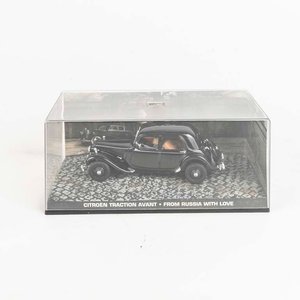 Lote anterior: Auto Citroen Traction Avant de la película de James Bond From Russia With love escala 1/24