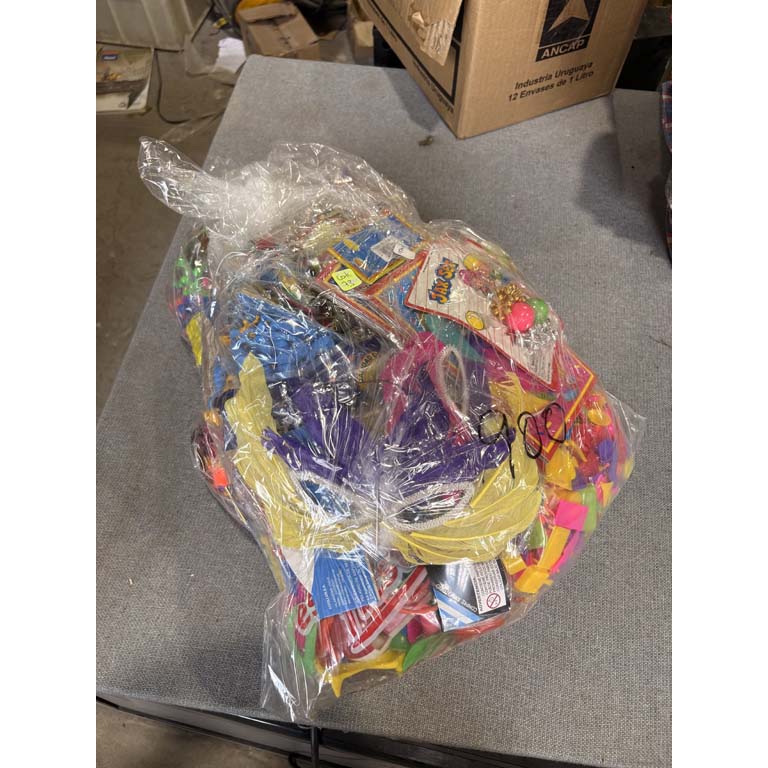 Lote siguiente: Bolsas de fiesta con decoraciones y suplimentos