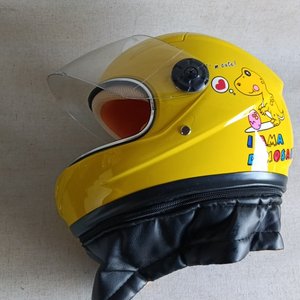 Casco Infantil Amarillo ZDK con Diseño de Dinosaurio - imagen 4