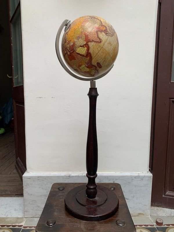 Globo Terráqueo con Pie Estático