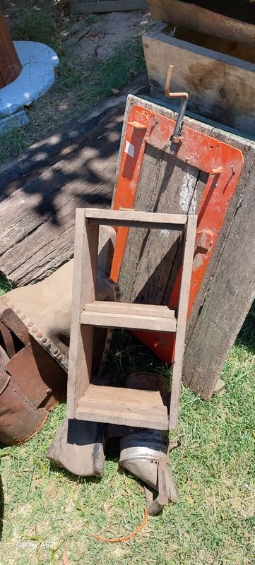 Colección de hierros y tablas variadas para ahumador - imagen 3
