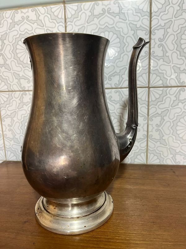 Lote siguiente: Jarra de plata con adorno, florero