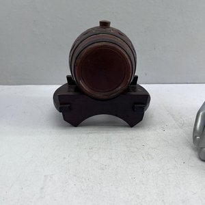 Barril de Madera Tallado con Soporte - imagen 7