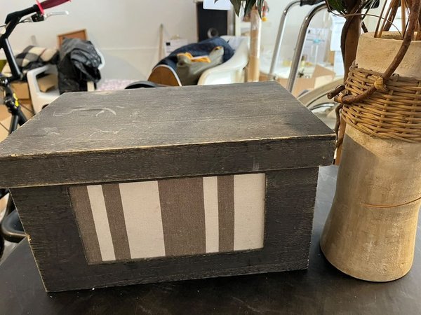 Caja Decorativa de Madera con Jarrón y Flores Secas