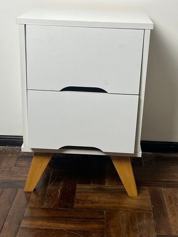 Mesa de luz blanca con diseño antiguo - imagen 5