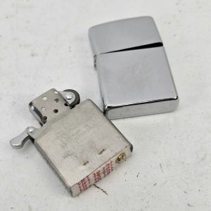 Encendedor Metálico Plateado Estilo Zippo - imagen 2