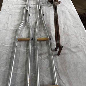 Par de Muletas y Dos Bastones de Apoyo - imagen 2
