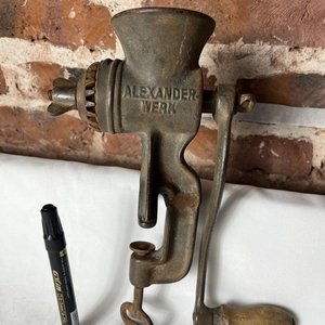 Lote anterior: Moledora de Granos Antigua Alexander Werk de Hierro Fundido