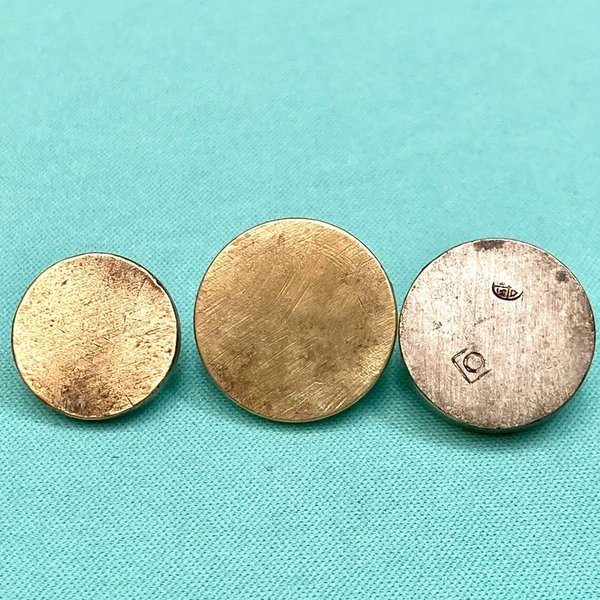 Pesar antiguo de metal con números grabados - imagen 3