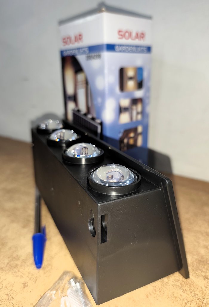 Luz LED Recargable Solar Foco para Exterior - imagen 4