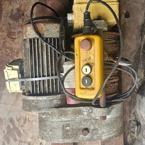 Lote siguiente: Polipasto Eléctrico con Motor, Cable y Botonera Amarilla