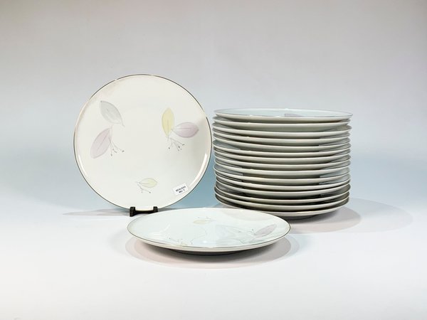 Diecisiete Platos Llanos de Porcelana Bavaria Blancos con Hojas - imagen 1