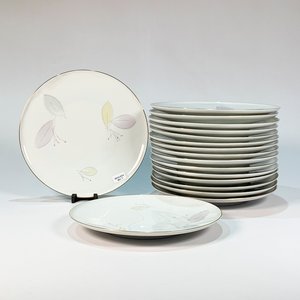 Diecisiete Platos Llanos de Porcelana Bavaria Blancos con Hojas - imagen 1