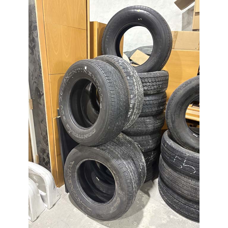 Lote anterior: Neumáticos de repuesto 235-70-16 a la venta