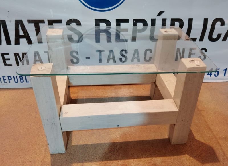 Lote anterior: Mesa ratona con tapa de vidrio y marco de madera