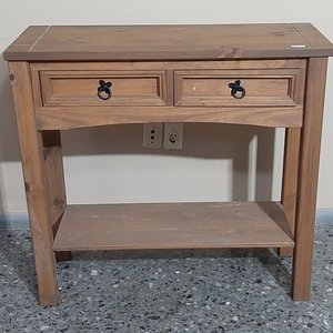 Lote siguiente: Mueble Recibidor Estilo Mexicano con Dos Cajones y Estante Inferior
