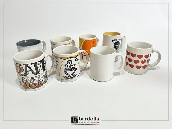 Lote de tazas de loza variadas
